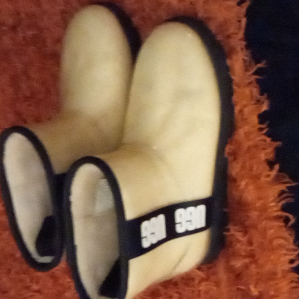 Ugg clear boots